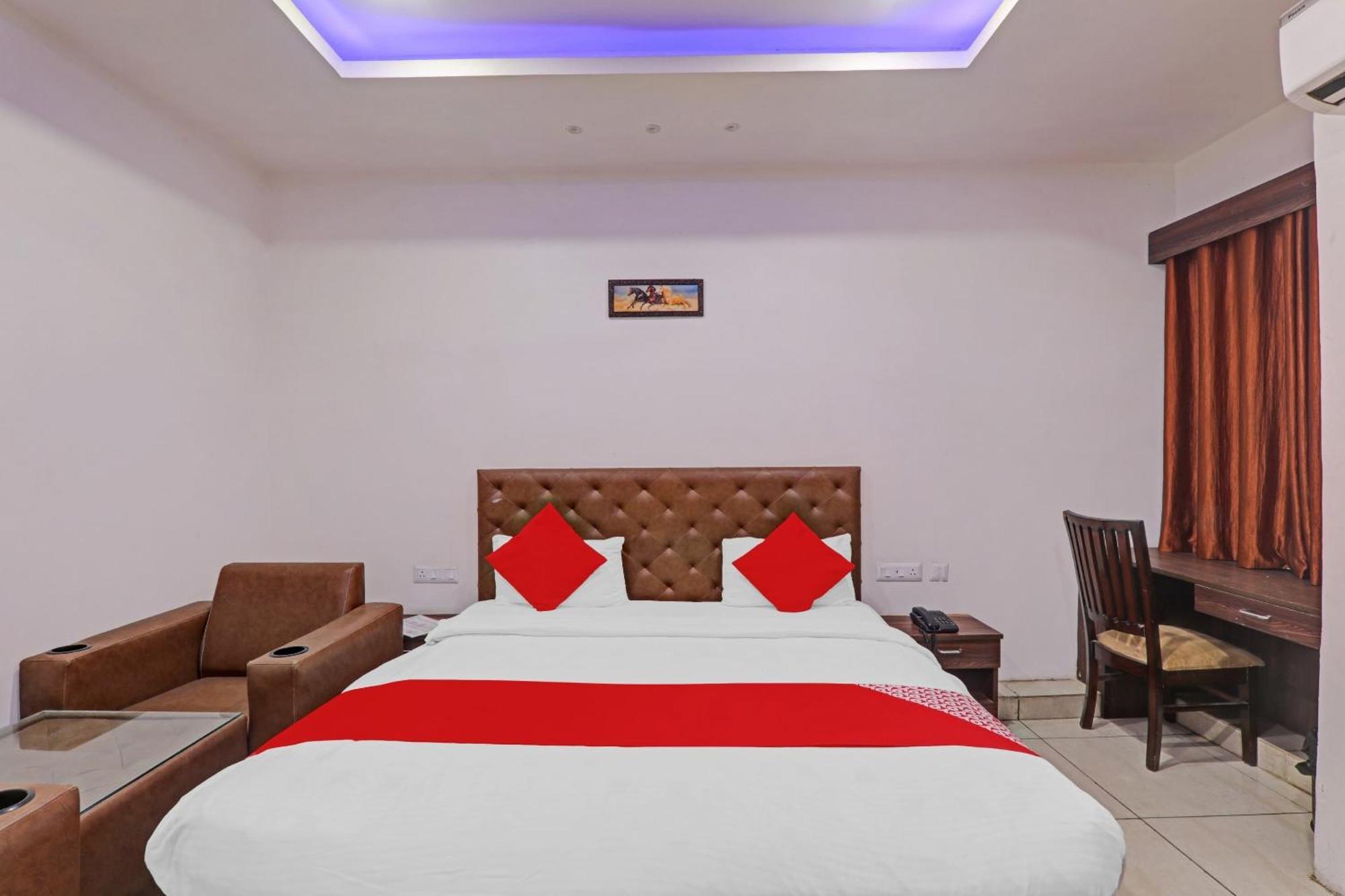 Super Hotel O Satya Shiv Inn Banthra Sikandarpur Exterior photo